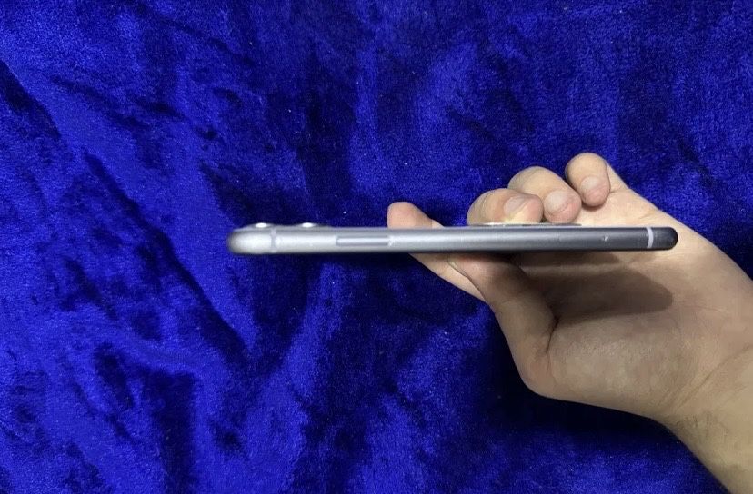 iPhone 11 64/76 holati idial ochilmagan