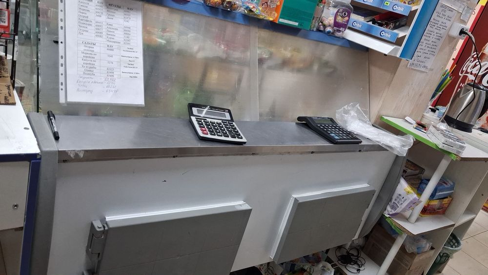 Продам витринный холодильник