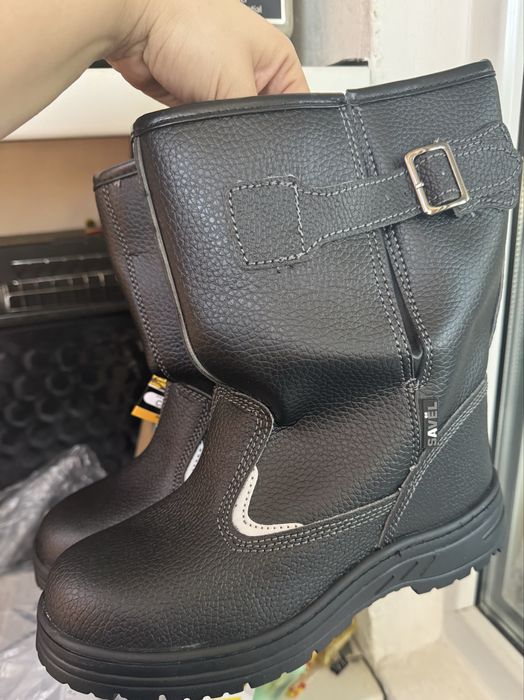 Продам новую спец обувь