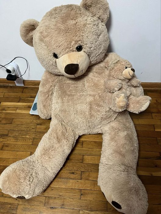 Огромно плюшено мече с малко меченце