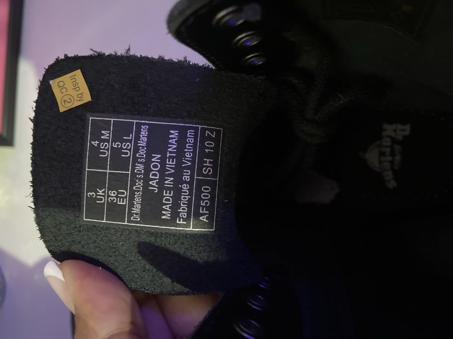 Vand ghete Dr. Martens ,nefolosite , le am luat mici.