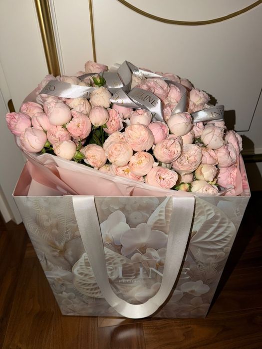 Пионовидные розы селин