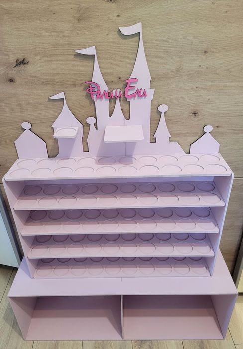 Етажерка Аудио приказки. Етажерки за фигурките и книжките.