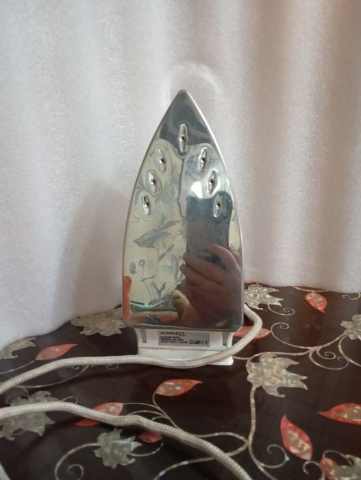 Продаю  утюг Скарлет