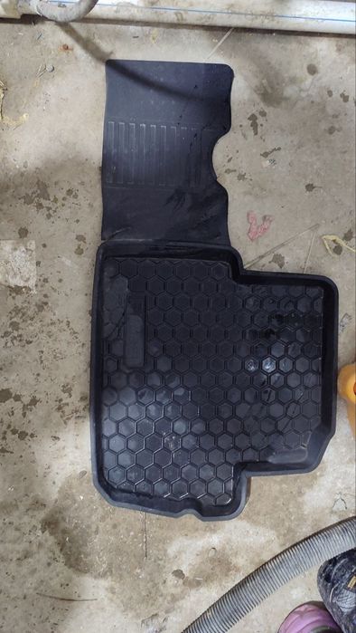 polik nexia 3 sotiladi