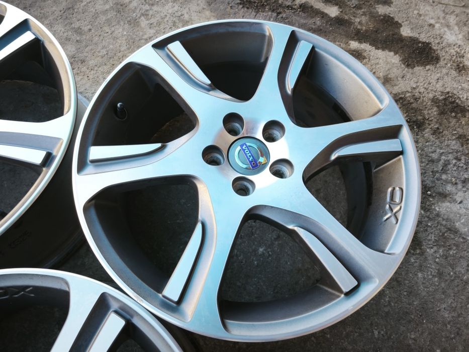18" оригинални алуминиеви джанти за Volvo.