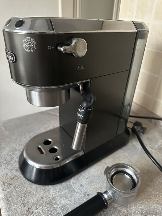 Продам кафе машинку Delonghi