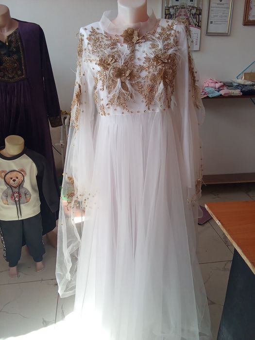 Toy koʻylak  sotiladi towli patlari bor