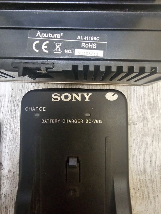 Pachet Lampa Apurture Al H198C Acumulator Original Sony NP F970