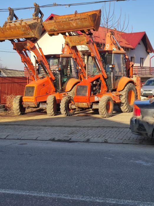 Buldoexcavatoare Excavatoare  Camione Mai compactor Scule