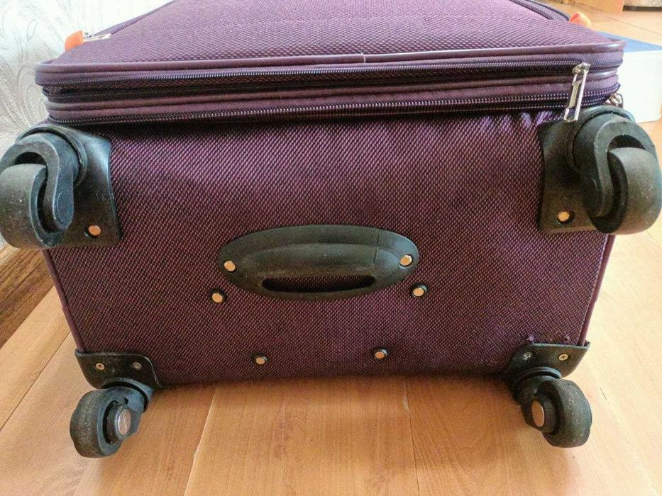 Чемодан дорожный