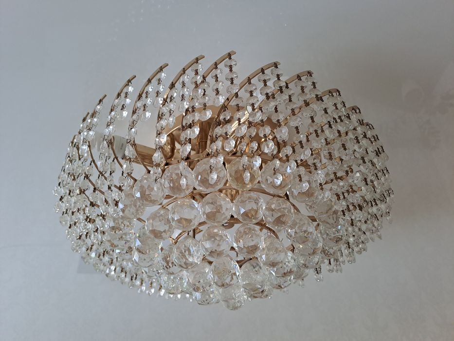 Продам люстру в отличном состоянии.