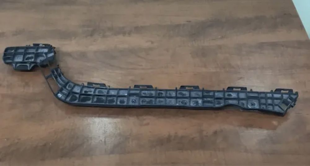 Крепление бампера от Lexus LX570