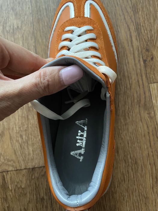 Кроссовки женские