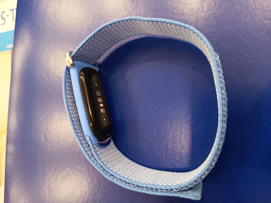 Bratara fitness Google Fitbit Air, monitorizare activitate, ritm cardiac si somn, coaching AI