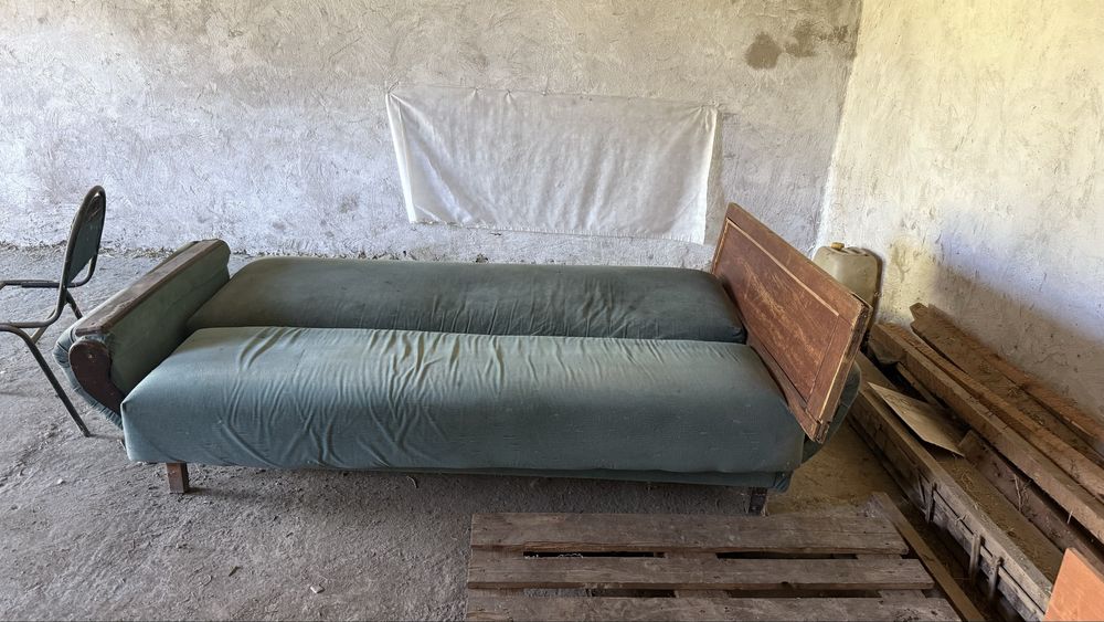 Продам два дивана