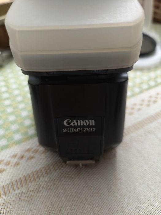 Canon 200D, 18-55 mm, blitz Canon