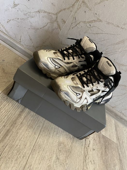 Balenciaga track2