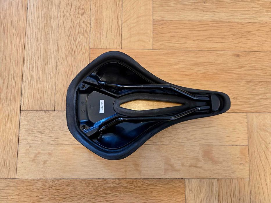 Седалки Specialized + Fizik
