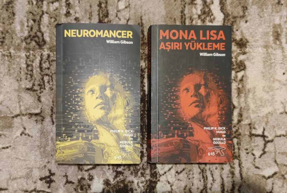 Книги/комикси/графични новели на Български, Английски, Френски, Турски