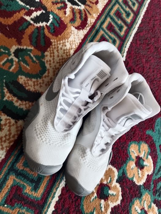 Продаю борцовки Nike tava белые размер 39!