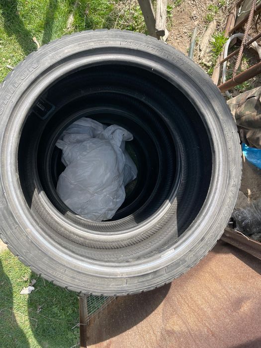 Продам резину 235/40/18