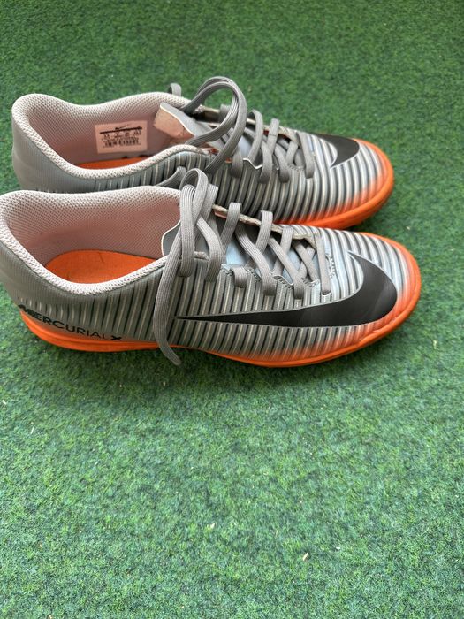 Футболни обувки 39 номер