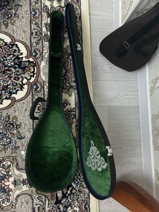 Домбыра сатылады кәсіби