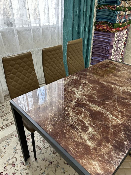 Продаётся кухонный стол