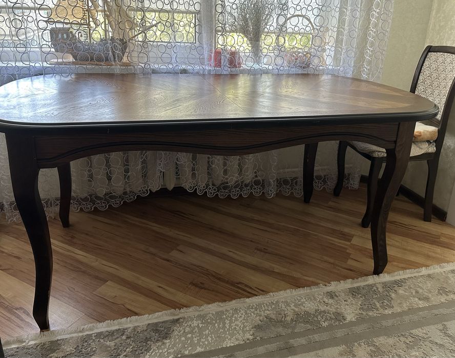 Стол гостиный