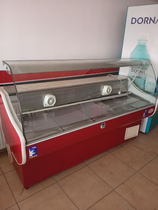 Vând două vitrine frigorifice