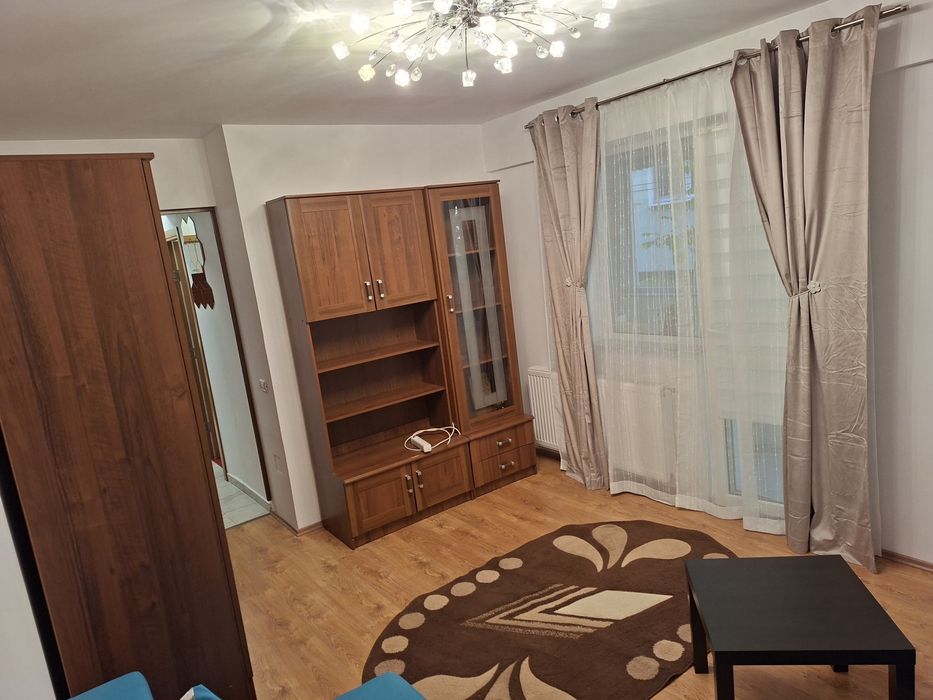 Închiriez garsoniera