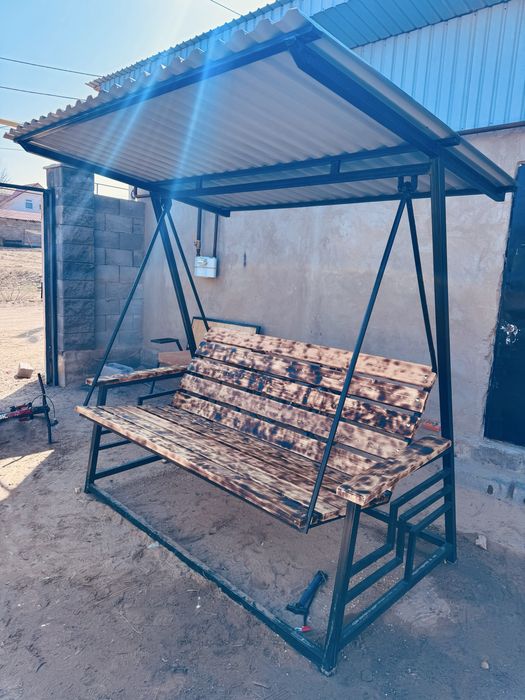 Садовые качели с навесом