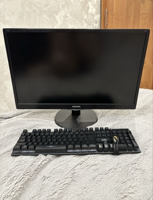 Монитор и клавиатура