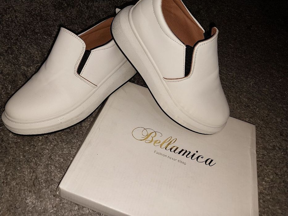 Продам кроссовки новые