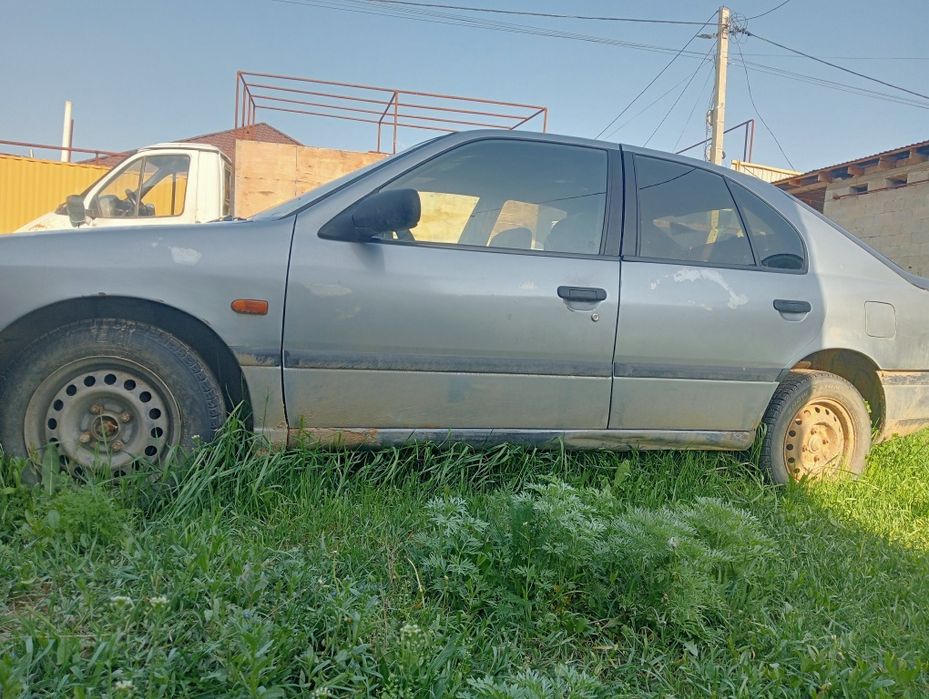 Nissan Primera 1992  года