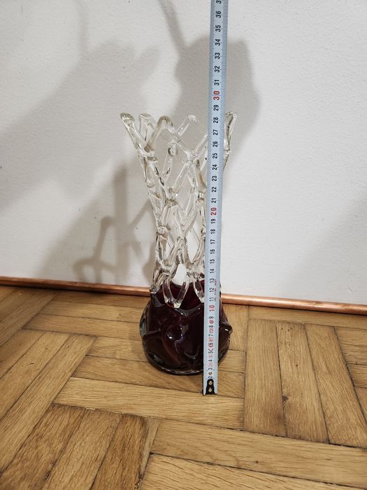 Vaza dantelata românească