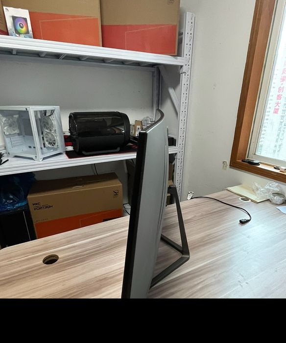 Монитор гигант Titan Legion 40 дюймов с частотой обновления 165 Гц