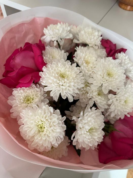 Ақ гүлдер 4000 т.  Роза 9000 т