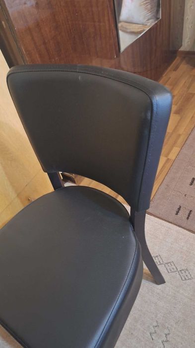 Столовете 6 броя