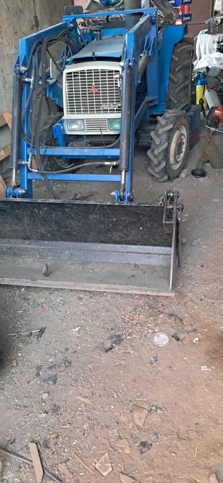 Продавам трактор Митцубиши МТ2501,челен товарач с отваряема кофа