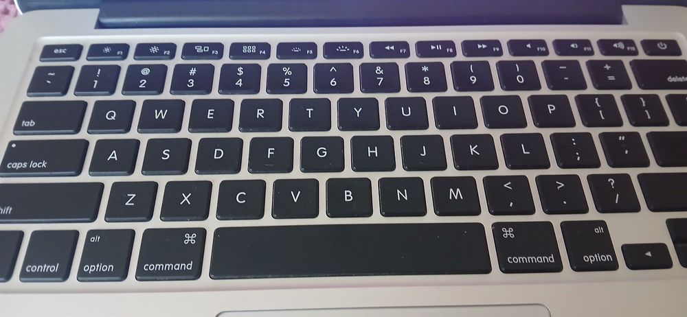 Продам MacBook Pro 2013 года в хорошем состоянии