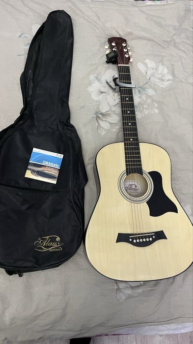 Гитара акустическая