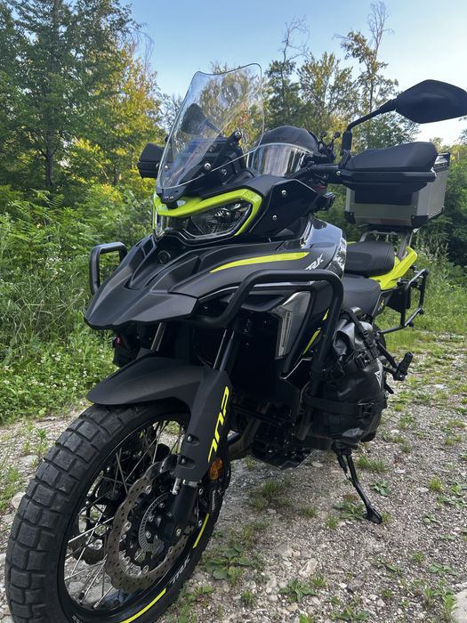 Vand motocicleta turing Benelli TRK 702 cu echipament complet