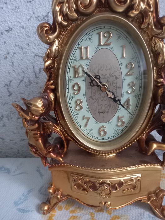 Продаются каминные часы. Высота 32 см., ширина  20 см.