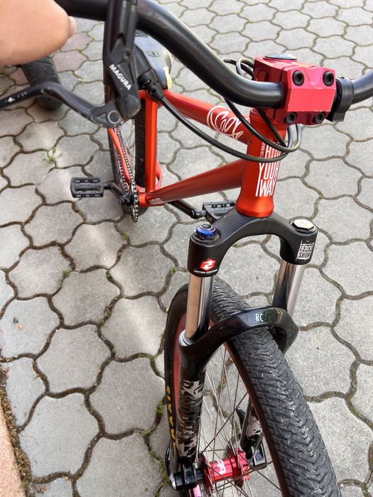 Dartmoor Cody Dirt Jump / Street Bike – RockShox Argyle, frână Magura hidraulică – 2200 RON
