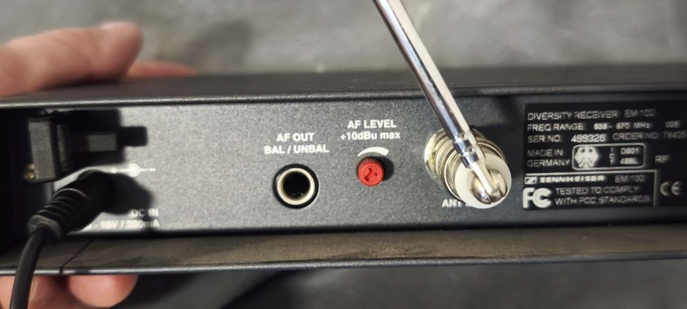 Професионален безжичен приемник Sennheiser EM 100 (G1)