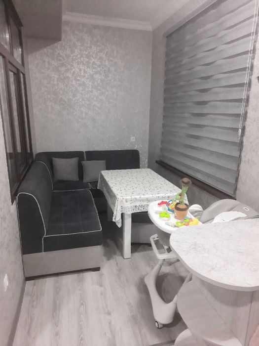 3 xonali kvartira sotiladi, 80 kv., yangi qurilgan uy. 4 qavat