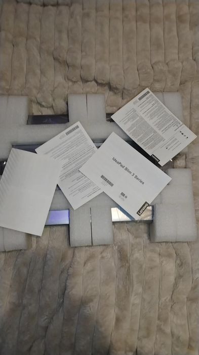 Vând leptop nou nouț Lenovo 8GB ram rayzen 3 și 512gb ssd