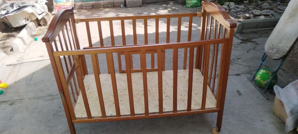Кроватка детская без матраса